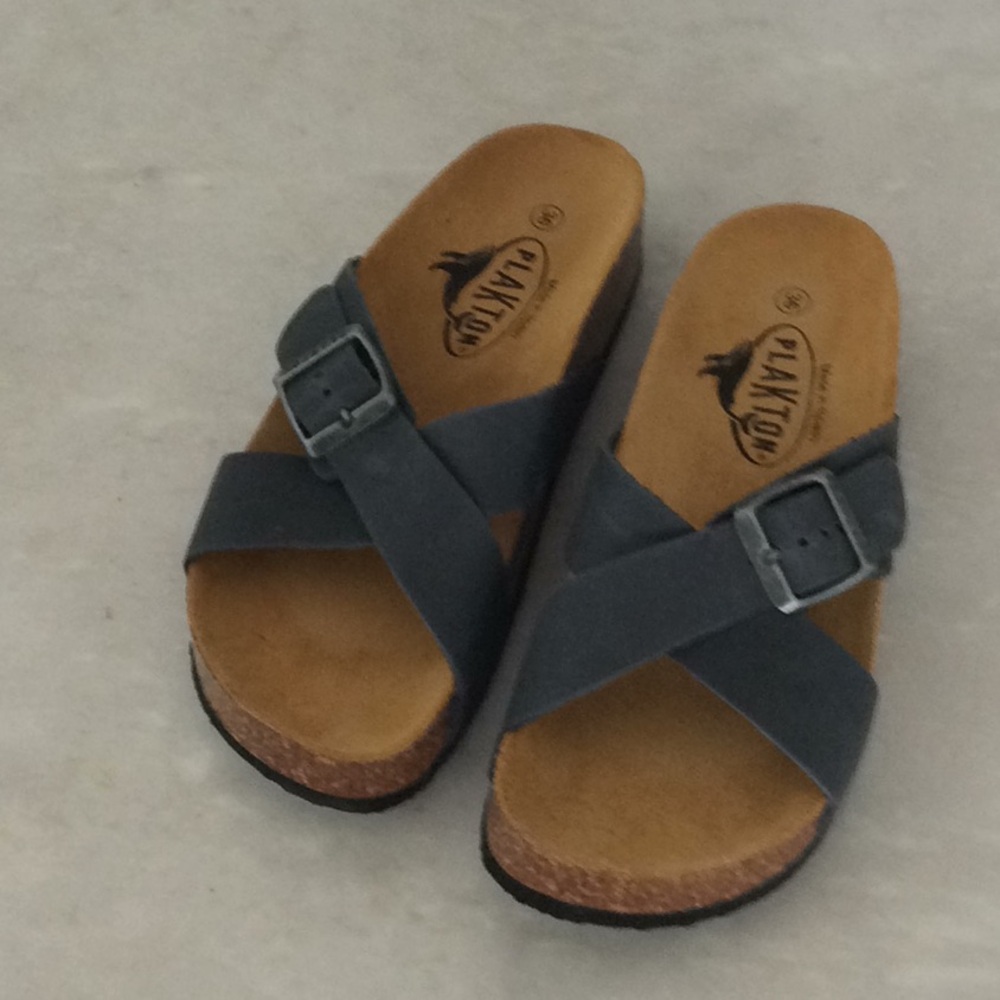 PLAKTON Woman’s gray sandals NWT